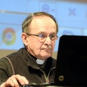 Ks. prof. dr hab. Zdzisław Lec przedstawił zebranym plan dawnej Świdnicy