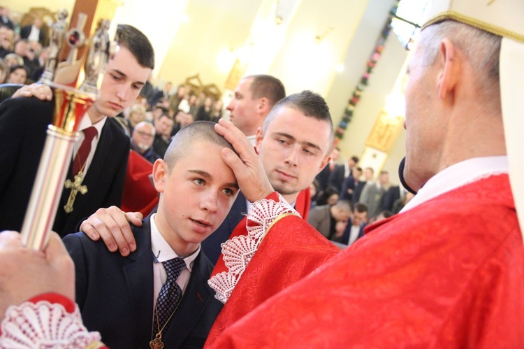 Bierzmowanie w sądeckiej Helenie