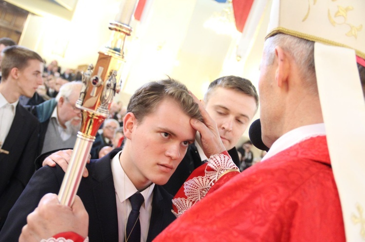 Bierzmowanie w sądeckiej Helenie