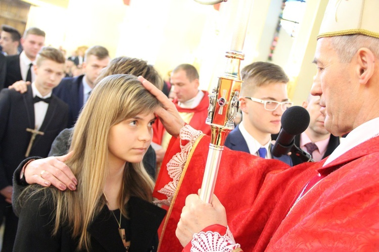 Bierzmowanie w sądeckiej Helenie