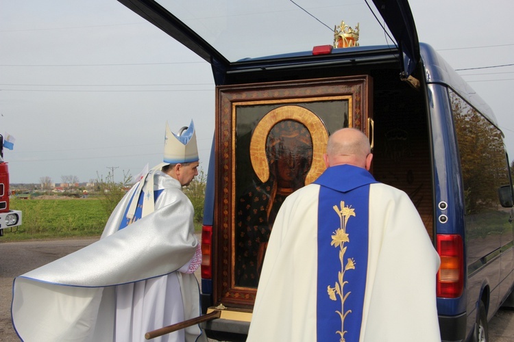 Powitanie ikony MB Częstochowskiej w Kutnie-Woźniakowie