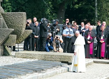 ▲	Papież Franciszek  w KL Auschwitz-Birkenau w 2016 r.