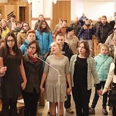 ▲	Koncert uwielbienia hymnami ŚDM to jedno z wielu ciekawych parafialnych wydarzeń,  u św. Stanisława  w Andrychowie, które trafiły na łamy „Gościa”.