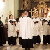 ▲	Schola Una Voce w kościele św. Marii Magdaleny.