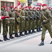 ▲	Żandarmeria Wojskowa dba o dyscyplinę w armii i pilnuje porządku publicznego.