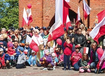 ►	Okazją do wyrażenia naszego szacunku  do ojczyzny może być wzięcie udziału w marszu 2 maja. 