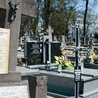 Wśród pomników czekających na renowację jest nagrobek ks. Aleksandra Pęskiego, wieloletniego prefekta ciechanowskich szkół.