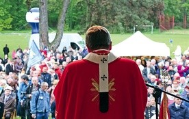 ▲	Przed rokiem wielu Dolnoślązaków skorzystało z okazji  do modlitwy z metropolitą wrocławskim.