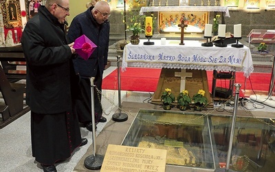 ▲	Biskup widzi duży potencjał w tym niezwykłym miejscu, jakim jest świątynia na szczycie „Śląskiego Olimpu”.