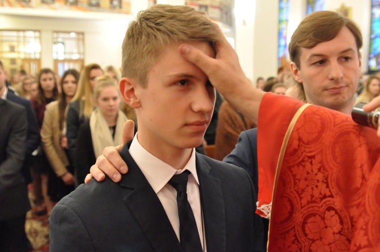Bierzmowanie w kościele pw. św. Jana Nepomucena w Bochni