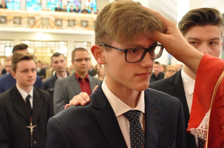 Bierzmowanie w kościele pw. św. Jana Nepomucena w Bochni