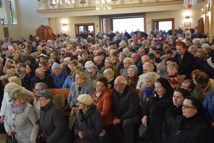 Powitanie ikony MB Częstochowskiej w parafii św. Jadwigi w Kutnie