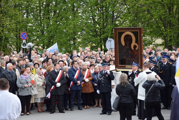 Powitanie ikony MB Częstochowskiej w parafii św. Jadwigi w Kutnie