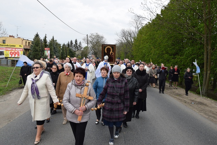 Powitanie ikony MB Częstochowskiej w parafii św. Jadwigi w Kutnie