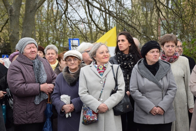 Powitanie ikony MB Częstochowskiej w parafii św. Jadwigi w Kutnie