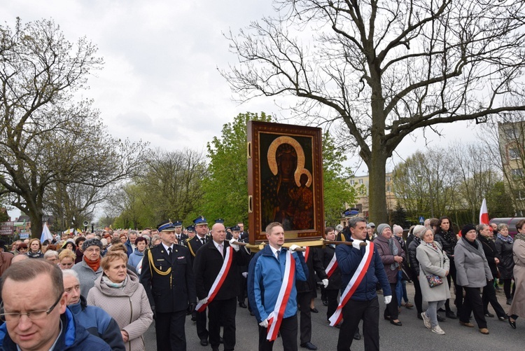 Powitanie ikony MB Częstochowskiej w parafii św. Jadwigi w Kutnie