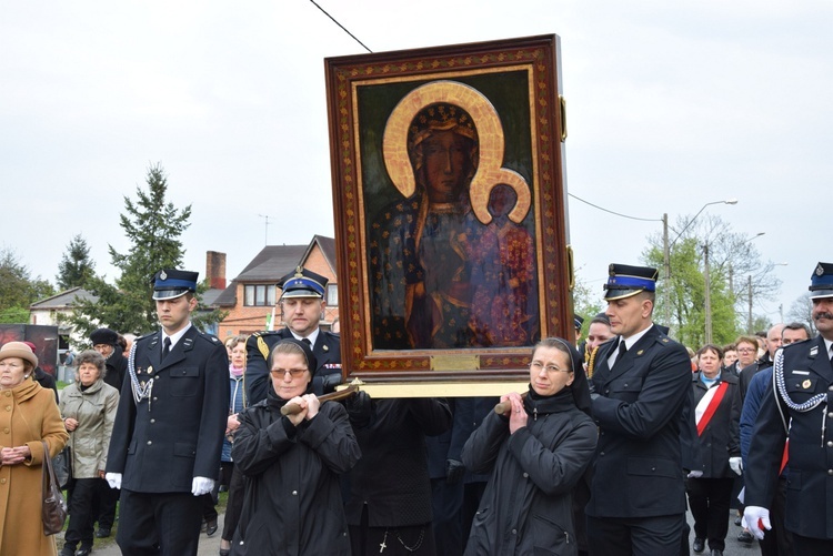 Powitanie ikony MB Częstochowskiej w parafii św. Jadwigi w Kutnie