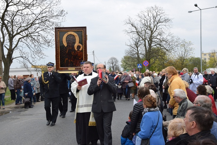 Powitanie ikony MB Częstochowskiej w parafii św. Jadwigi w Kutnie