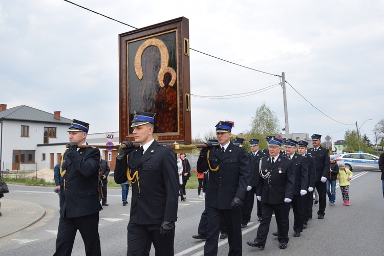 Powitanie ikony MB Częstochowskiej w parafii św. Jadwigi w Kutnie