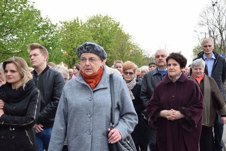 Powitanie ikony MB Częstochowskiej w parafii św. Jadwigi w Kutnie