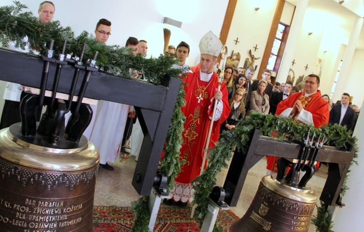 Poświęcenie dzownów w Świniarsku