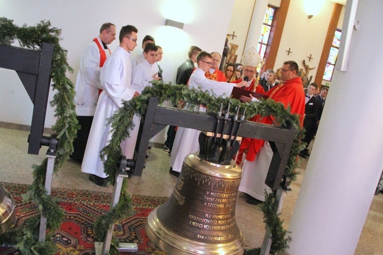 Poświęcenie dzownów w Świniarsku