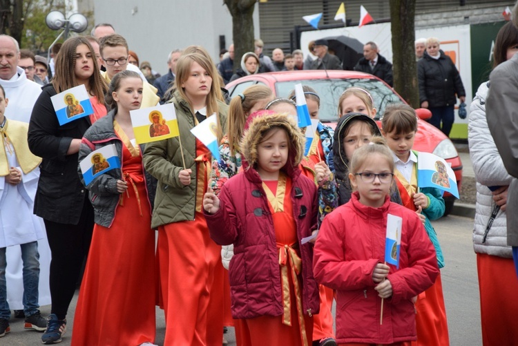 Powitanie ikony MB Częstochowskiej w parafii Błogosławionych Męczenników Kutnowskich