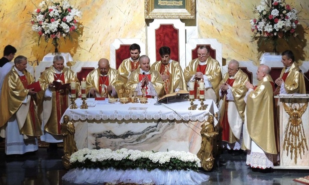 Bp Tadeusz Rakoczy przewodniczył Mszy św. z okazji srebrneego jubileuszu swoich święceń biskupich