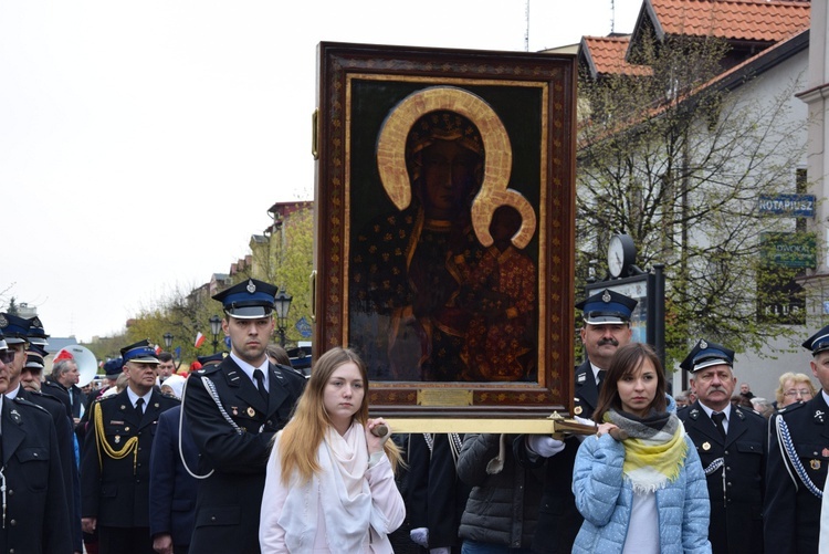 Powitanie ikony MB Częstochowskiej w parafii św. Wawrzyńca w Kutnie