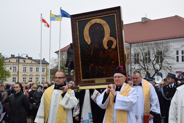 Powitanie ikony MB Częstochowskiej w parafii św. Wawrzyńca w Kutnie