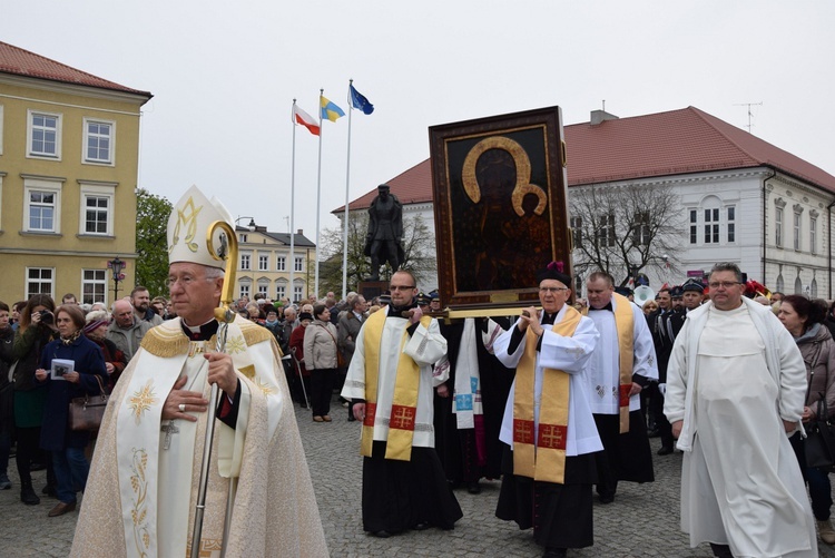 Powitanie ikony MB Częstochowskiej w parafii św. Wawrzyńca w Kutnie