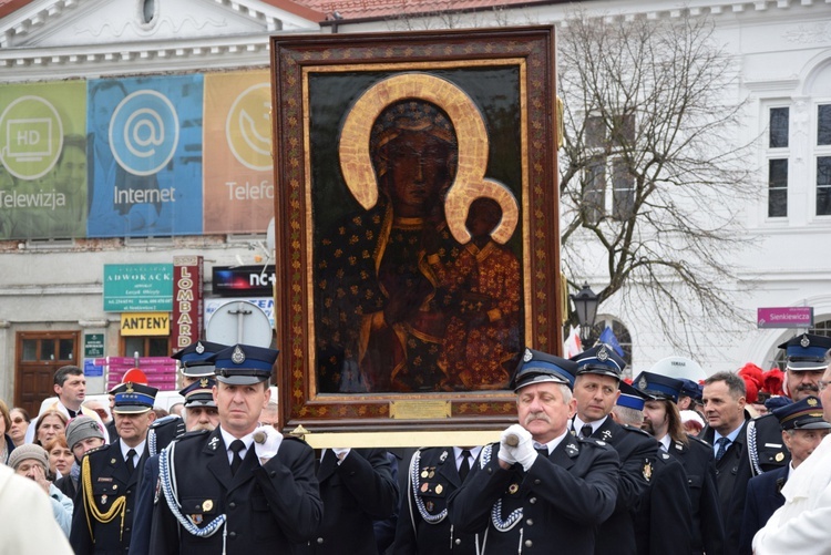 Powitanie ikony MB Częstochowskiej w parafii św. Wawrzyńca w Kutnie