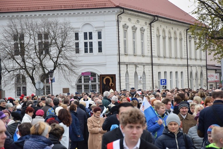 Powitanie ikony MB Częstochowskiej w parafii św. Wawrzyńca w Kutnie