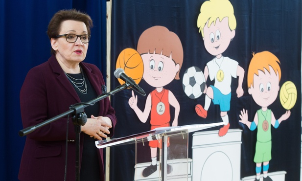 Szefowa MEN przeprosiła za parkowanie "na kopercie"