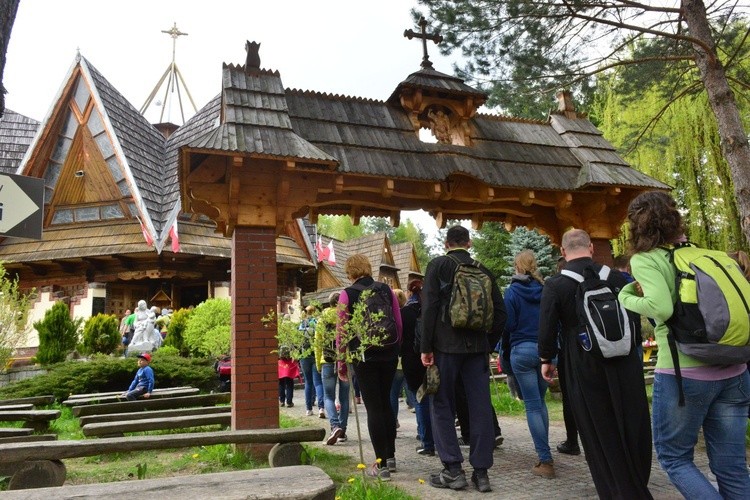 U celu pielgrzymki tradycyjnie będzie można wziąć udział w pierwszym nabożeństwie majowym.