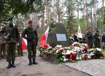 W miejscu śmierci bohatera zabrzmi honorowa salwa oraz zostaną złożone wieńce i wiązanki kwiatów