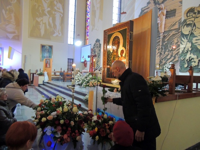 Powitanie ikony MB Częstochowskiej w parafii św. Jana Chrzciciela w Kutnie