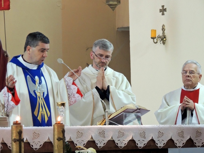 Powitanie ikony MB Częstochowskiej w parafii św. Jana Chrzciciela w Kutnie