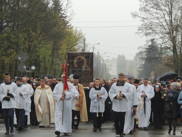 Powitanie ikony MB Częstochowskiej w parafii św. Jana Chrzciciela w Kutnie