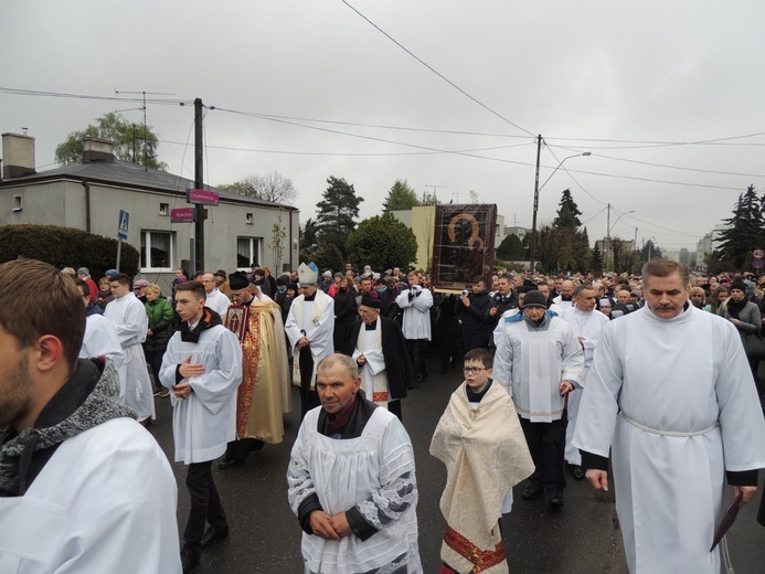 Powitanie ikony MB Częstochowskiej w parafii św. Jana Chrzciciela w Kutnie
