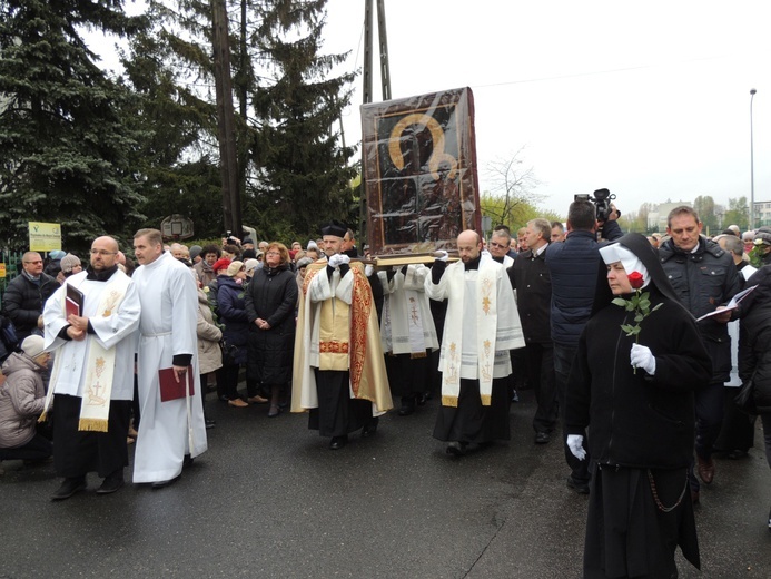 Powitanie ikony MB Częstochowskiej w parafii św. Jana Chrzciciela w Kutnie