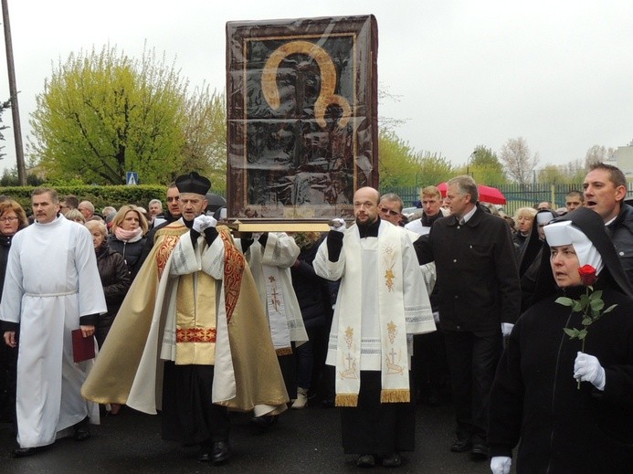 Powitanie ikony MB Częstochowskiej w parafii św. Jana Chrzciciela w Kutnie