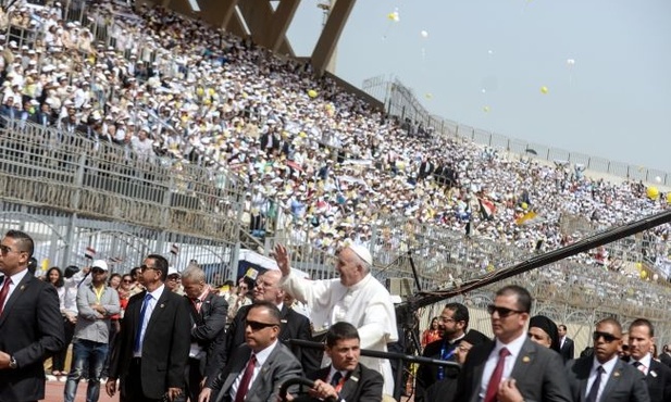 Franciszek przed Mszą na stadionie