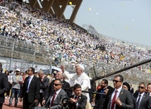 Franciszek przed Mszą na stadionie