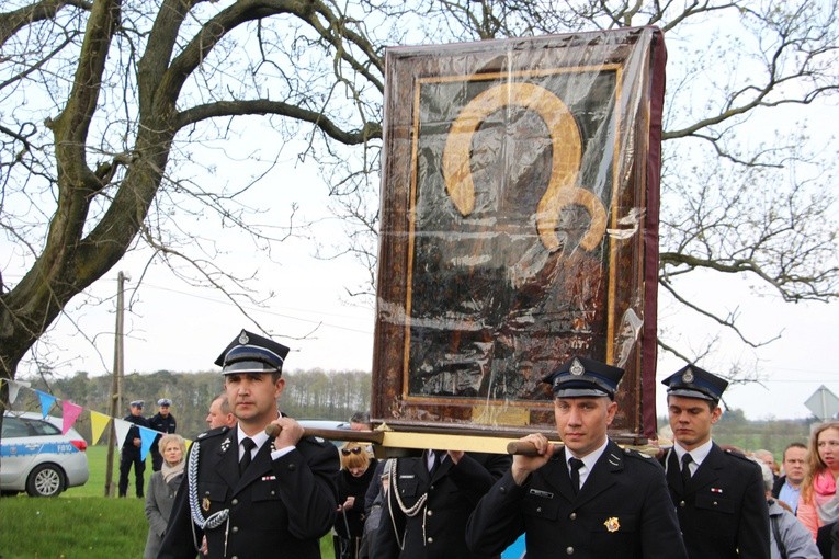 Powitanie ikony MB Częstochowskiej w Głogowcu