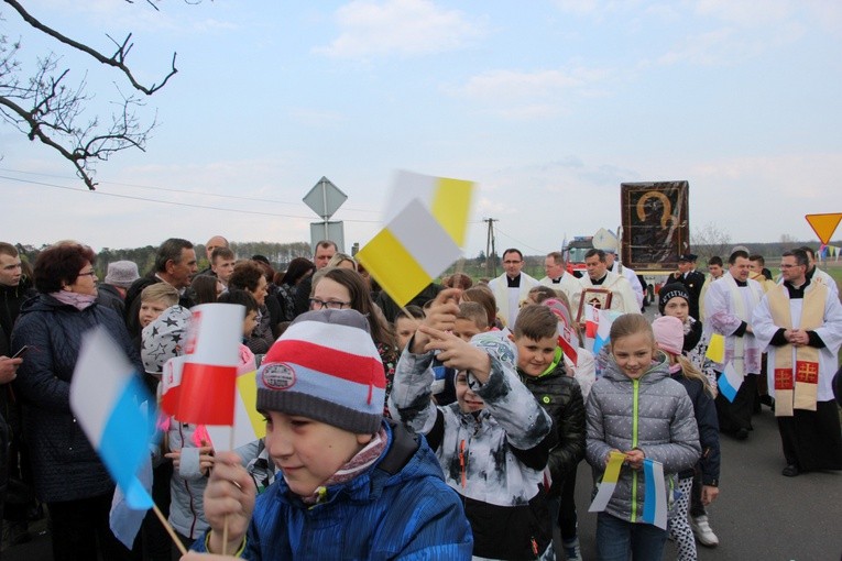Powitanie ikony MB Częstochowskiej w Głogowcu