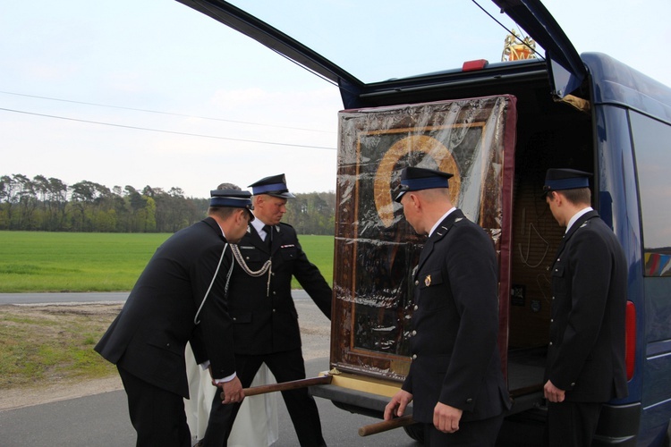 Powitanie ikony MB Częstochowskiej w Głogowcu