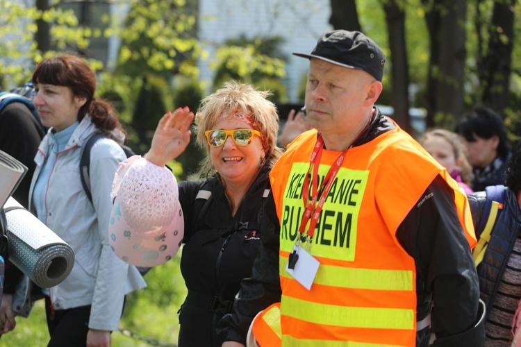 5. pielgrzymka do Łagiewnik wyrusza z Hałcnowa - cz. I