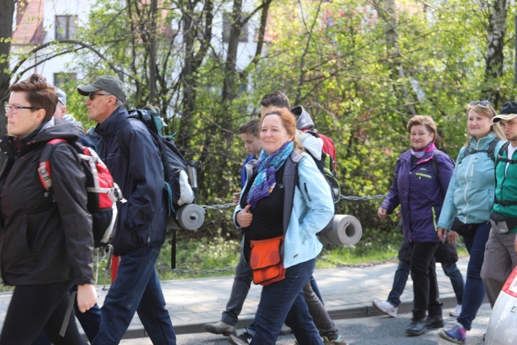 5. pielgrzymka do Łagiewnik wyrusza z Hałcnowa - cz. I