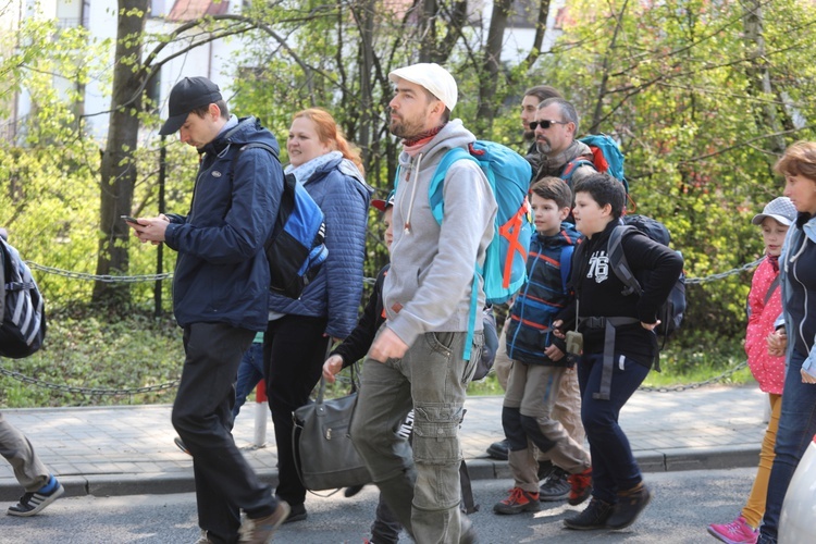 5. pielgrzymka do Łagiewnik wyrusza z Hałcnowa - cz. I